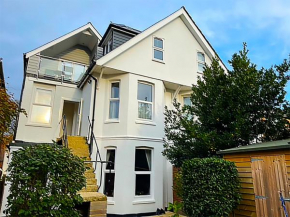 Private Two Bedroom Residence in Southbourne - Private Parking - Off the High Street - Minutes Away from the Beach